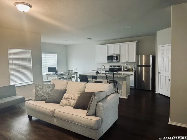 7535 HOMEWOOD LN Elmendorf, TX 78112
