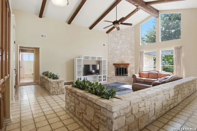 202 Azalea Trl Boerne, TX 78006