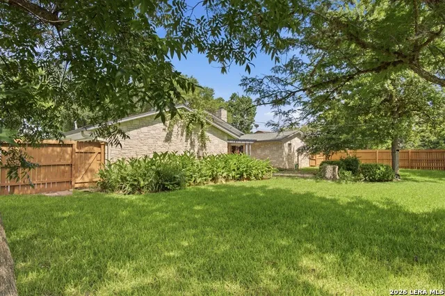 202 Azalea Trl Boerne, TX 78006