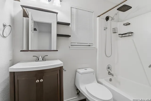 7619 PIPERS SWAN ST San Antonio, TX 78251