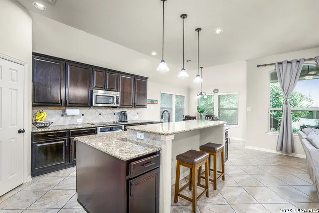 824 Water Oak Schertz, TX 78154