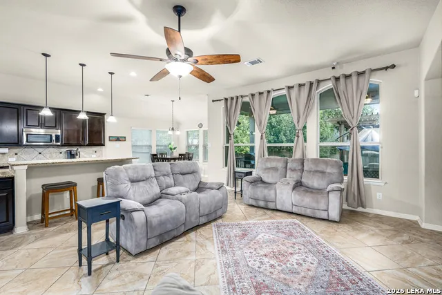 824 Water Oak Schertz, TX 78154