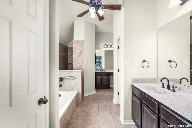 824 Water Oak Schertz, TX 78154