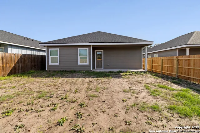 804 W HUNTINGTON ST Beeville, TX 78102