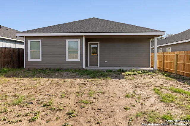804 W HUNTINGTON ST Beeville, TX 78102