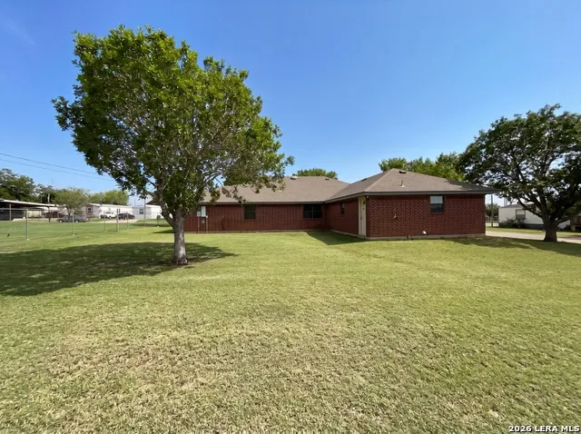 1014 Avenue I Poteet, TX 78065