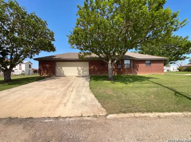 1014 Avenue I Poteet, TX 78065