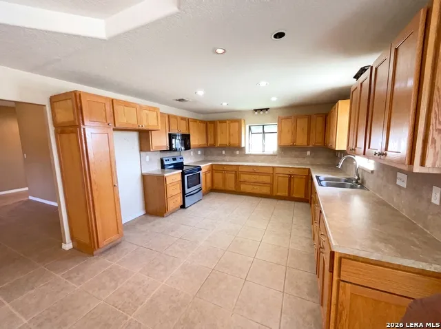 1014 Avenue I Poteet, TX 78065