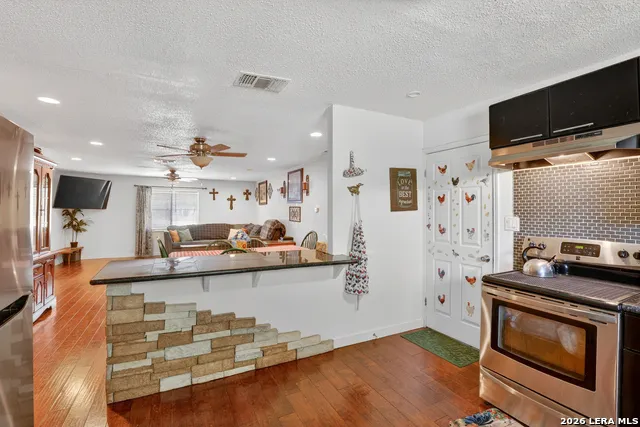 1011 E Hefferman Beeville, TX 78102