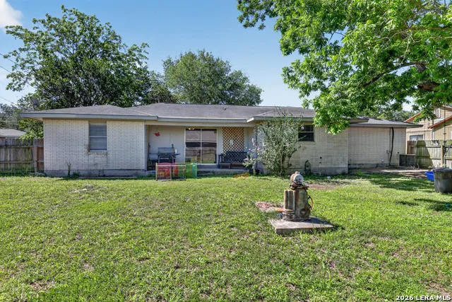 1011 E Hefferman Beeville, TX 78102