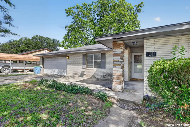 1011 E Hefferman Beeville, TX 78102