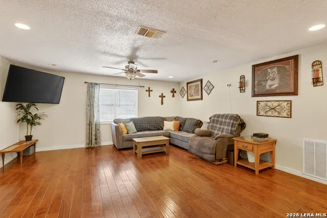 1011 E Hefferman Beeville, TX 78102