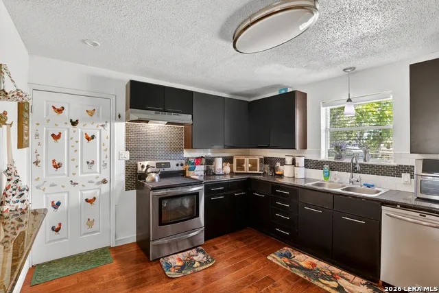 1011 E Hefferman Beeville, TX 78102