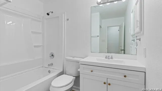 14614 HIGHLAND RDG San Antonio, TX 78233