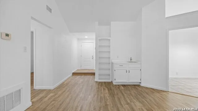 14614 HIGHLAND RDG San Antonio, TX 78233