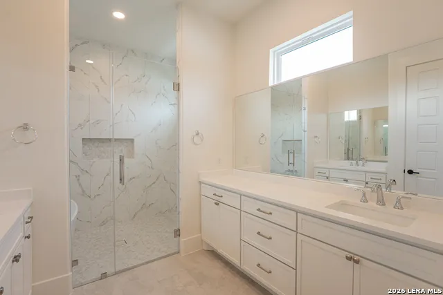 109 CHINABERRY HL La Vernia, TX 78121