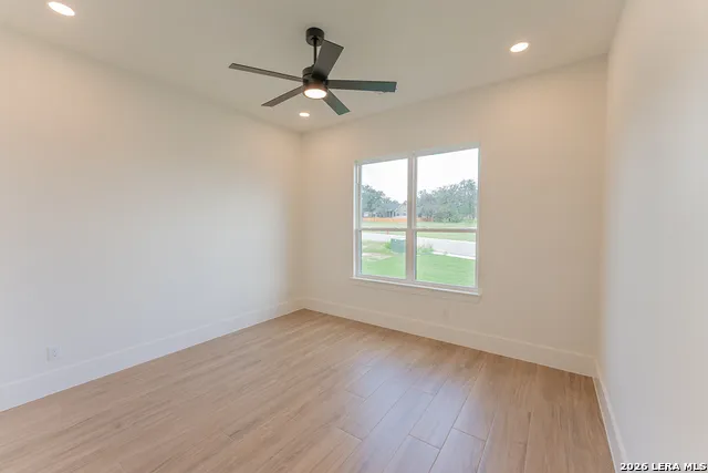 109 CHINABERRY HL La Vernia, TX 78121