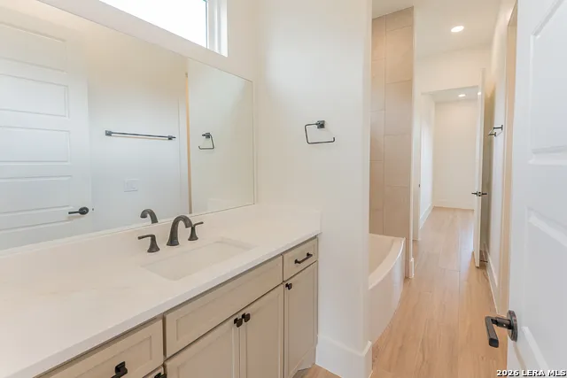 109 CHINABERRY HL La Vernia, TX 78121