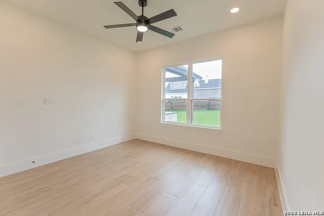 109 CHINABERRY HL La Vernia, TX 78121