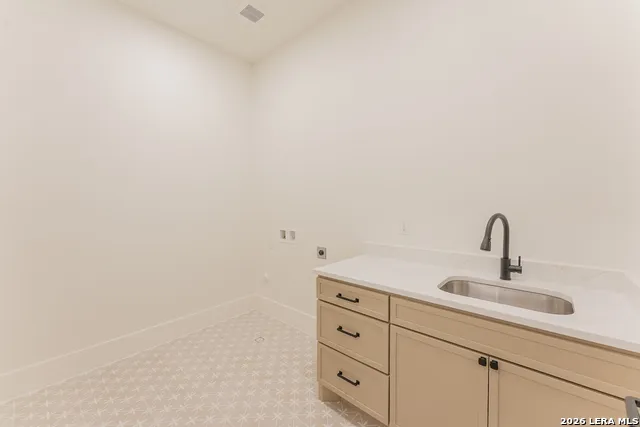 109 CHINABERRY HL La Vernia, TX 78121