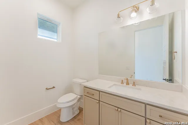 109 CHINABERRY HL La Vernia, TX 78121