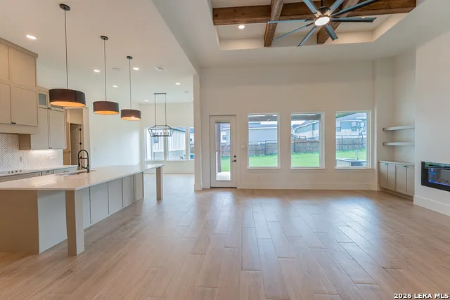 109 CHINABERRY HL La Vernia, TX 78121