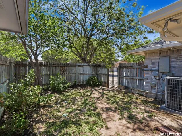 526 Riverside Dr New Braunfels, TX 78130