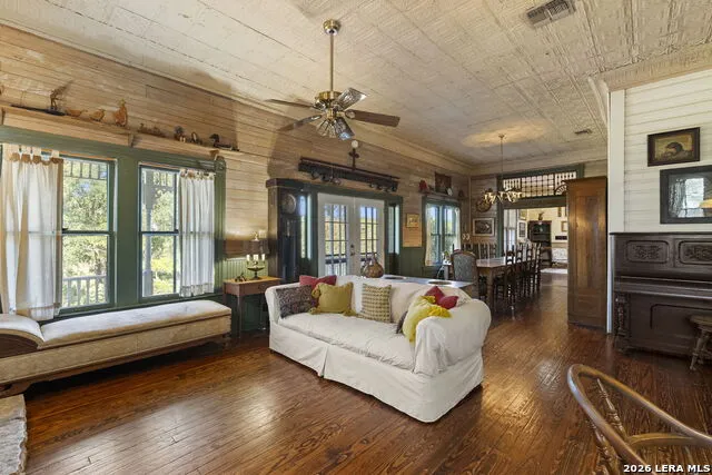 112 N. River Bend Road Comfort, TX 78013