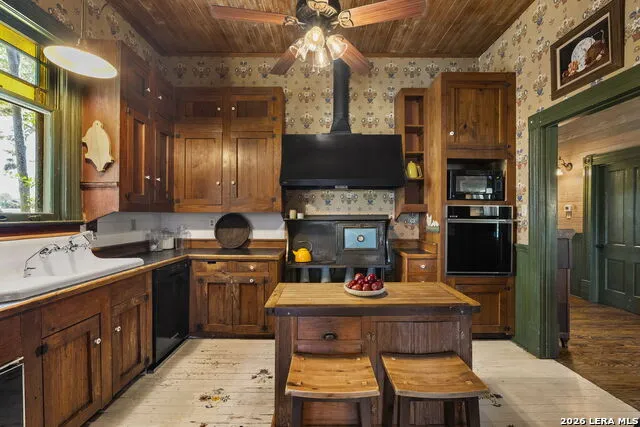 112 N. River Bend Road Comfort, TX 78013