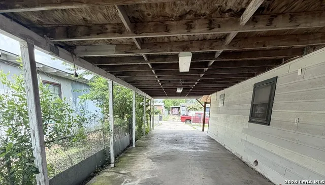 1210 W GERALD AVE San Antonio, TX 78211