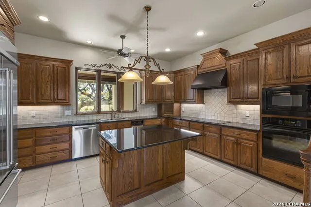 102 INDIAN BLF Boerne, TX 78006