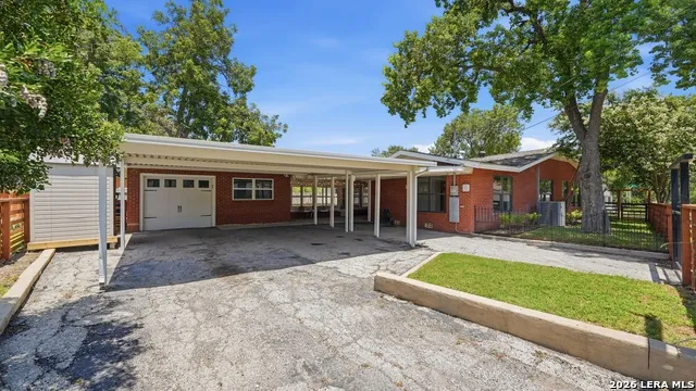 596 WILLOW AVE New Braunfels, TX 78130
