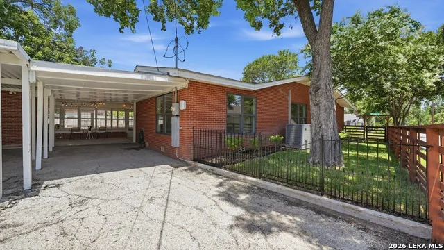 596 WILLOW AVE New Braunfels, TX 78130