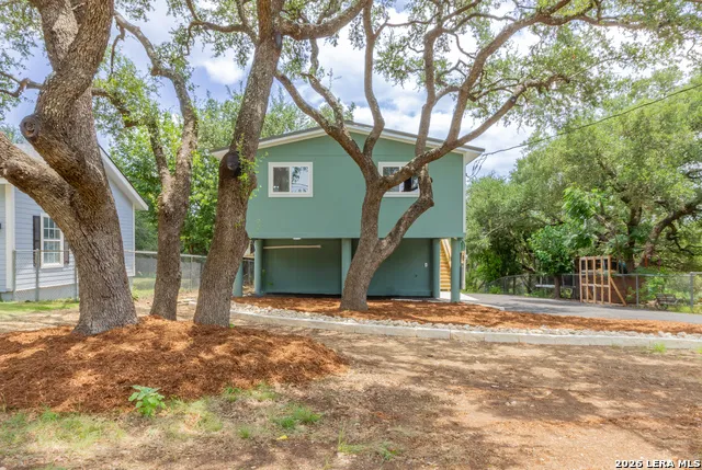 1560 Skyline Hls Canyon Lake, TX 78133
