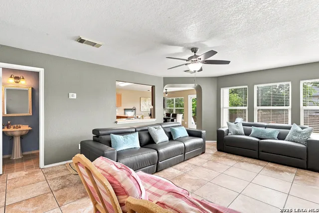 8010 WINTERSTONE DR San Antonio, TX 78254