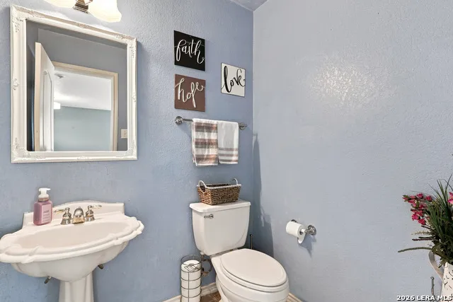 8010 WINTERSTONE DR San Antonio, TX 78254