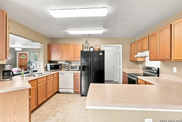 8010 WINTERSTONE DR San Antonio, TX 78254