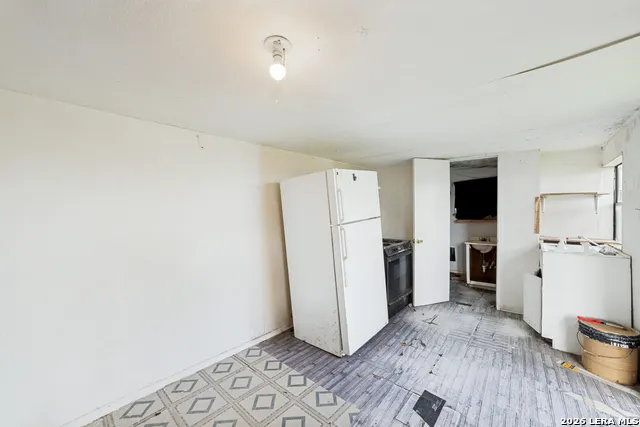 711 John Adams San Antonio, TX 78228