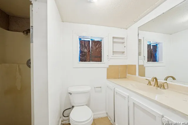 711 John Adams San Antonio, TX 78228