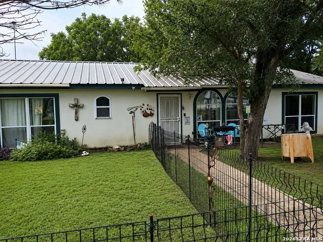 8000 County Road 404 Spicewood, TX 78669