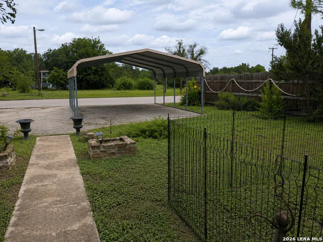 8000 County Road 404 Spicewood, TX 78669