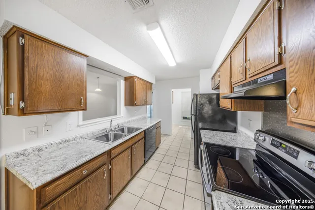 9218 woodheather San Antonio, TX 78254