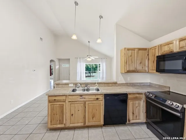 473 HIGH DR Spring Branch, TX 78070