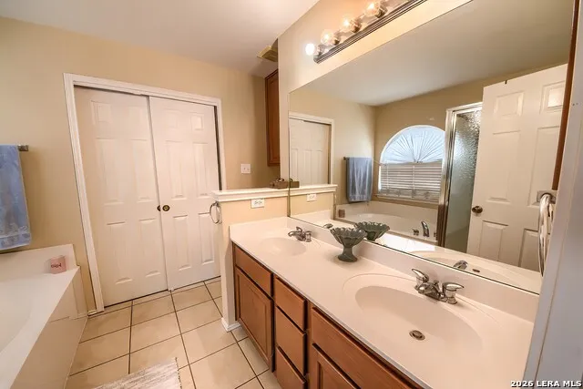 10643 Arabian Sands San Antonio, TX 78254