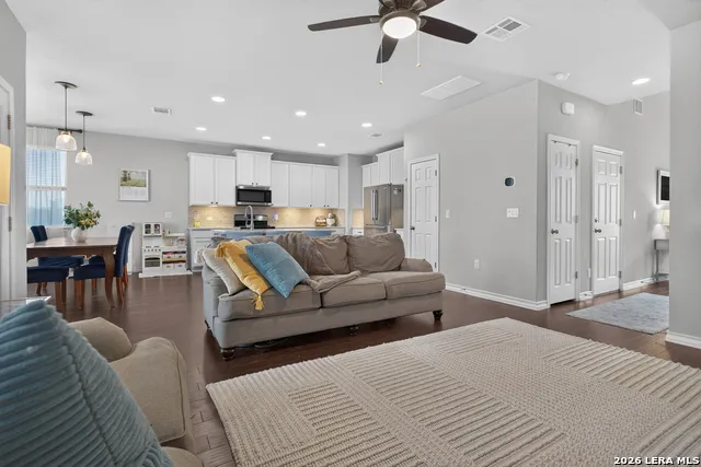 21007 CHESTNUT CV San Antonio, TX 78266