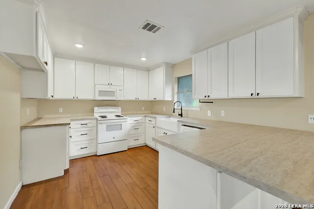 153 SWAN DR New Braunfels, TX 78130