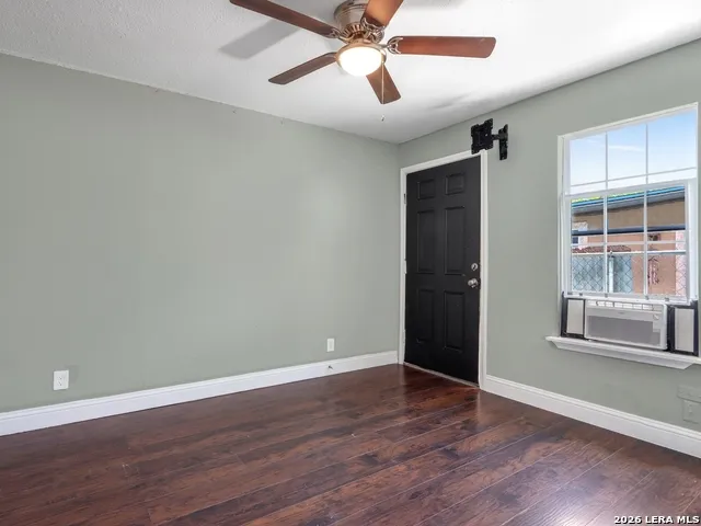 1718 Commercial San Antonio, TX 78221