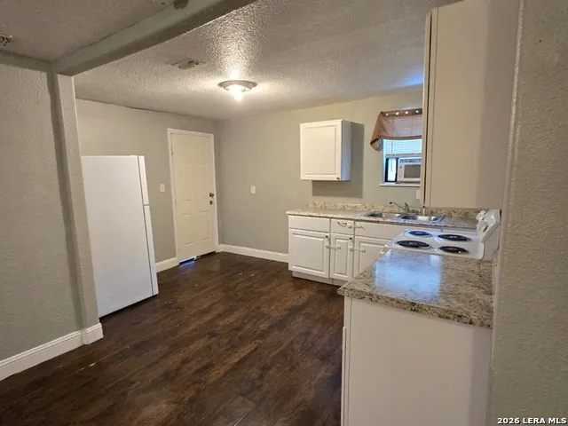 1718 Commercial San Antonio, TX 78221