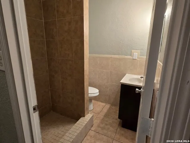 1718 Commercial San Antonio, TX 78221