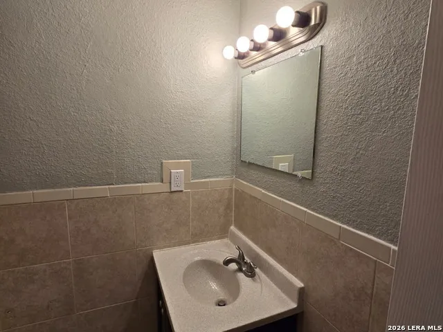 1718 Commercial San Antonio, TX 78221